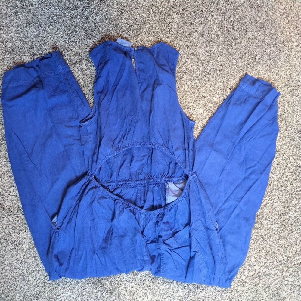 NEW Women's Sleeveless Jumpsuit Universal Thread Blue L Denim Wide Leg - Picture 4 of 5